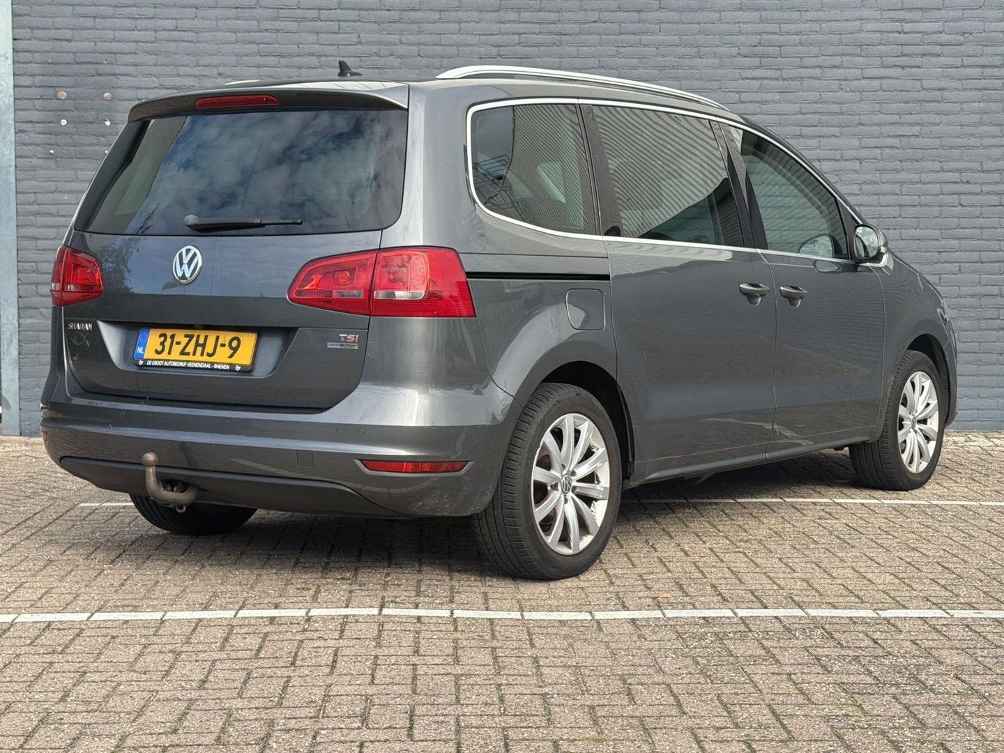 Volkswagen Sharan 1.4 TSI Highline 7p. Automaat | Pano | Cam, Autos, Argent ou Gris, Achat, Noir, 178 g/km