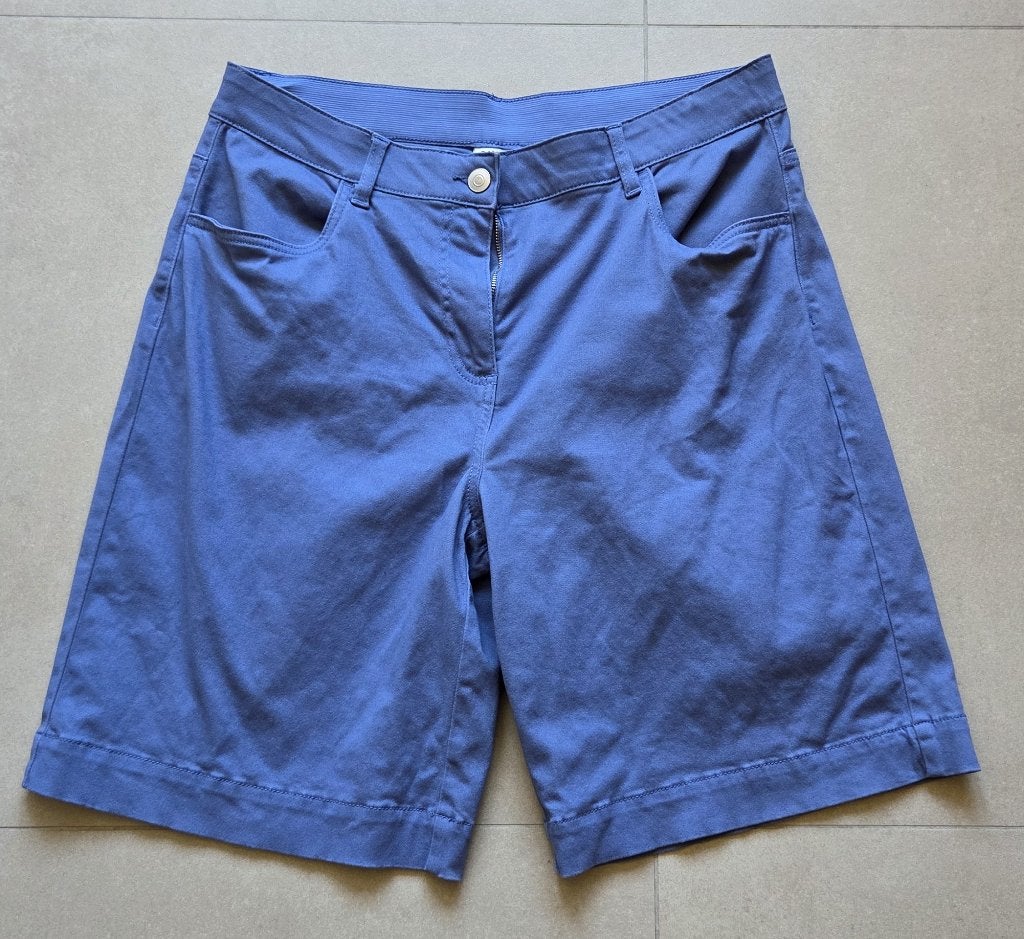 short Damart licht blauw 44, Kleding | Dames, Broeken en Pantalons, Kort, Blauw, Maat 42/44 (L), Ophalen of Verzenden
