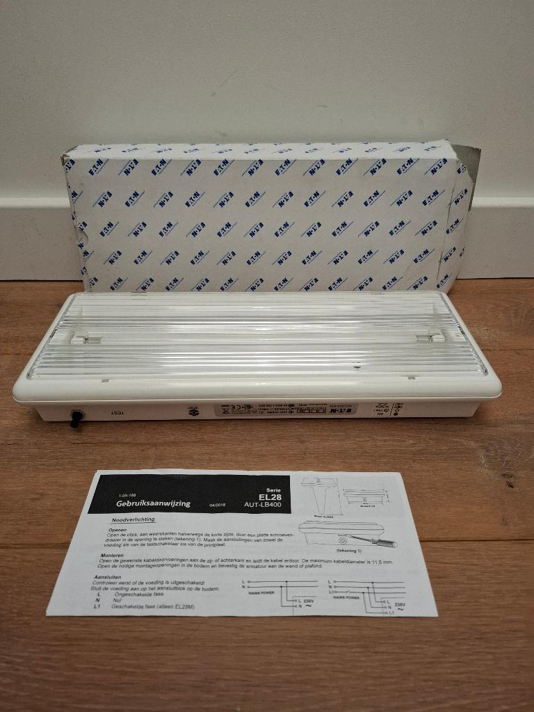 Éclairage de secours autonome - Eaton/Star - NOUVEAU, Bricolage & Construction, Éclairage de chantier, Neuf, Lampe avec luminaire