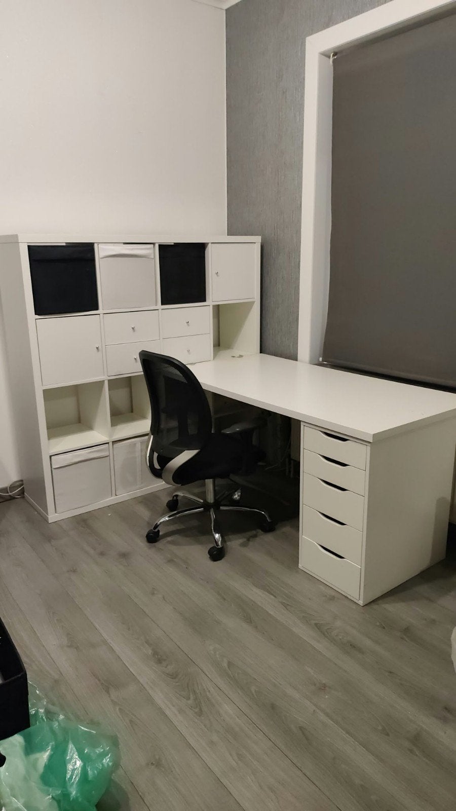 wit bureau + kast + bureaustoel, Enlèvement, Utilisé, IKEA, Bureau-armoire combiné