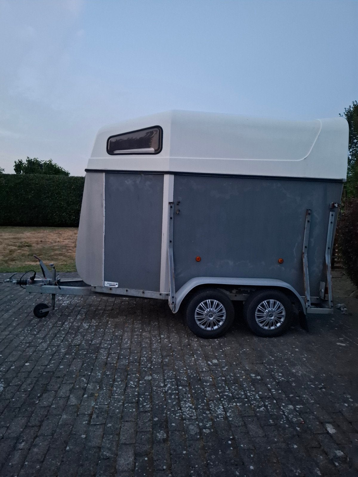 2-paards trailer Hotra, Dieren en Toebehoren, Ophalen, Gebruikt, Hout, 2-paards trailer