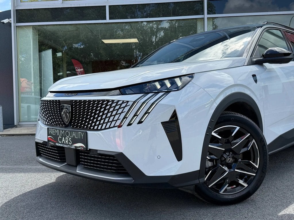 Peugeot 5008 MHEV GT 7ZIT / KEYLESS / ZETELVERWARMING / CAME, Gebruikt, 1199 cc, 136 pk, Leder en Stof