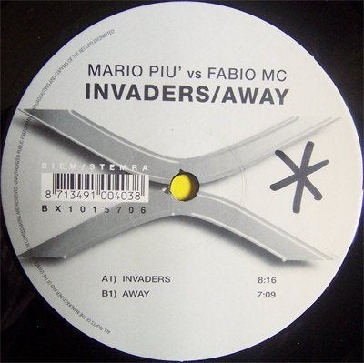 Mario Più Vs Fabio MC - Invaders / Away, Enlèvement ou Envoi, Comme neuf, 12 pouces, Trance