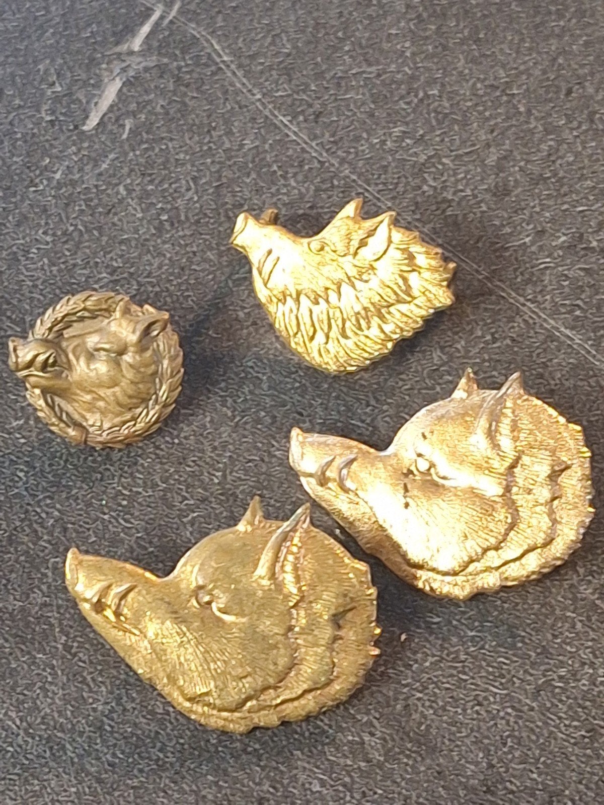Lot militaria chasseurs Ardennes 1 pins fibru, Collections, Enlèvement ou Envoi
