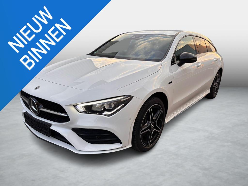 Mercedes-Benz CLA 250e Shooting Brake AMG Line - Night Editi, Auto's, Mercedes-Benz, CLA, Stof, Gebruikt, 4 cilinders