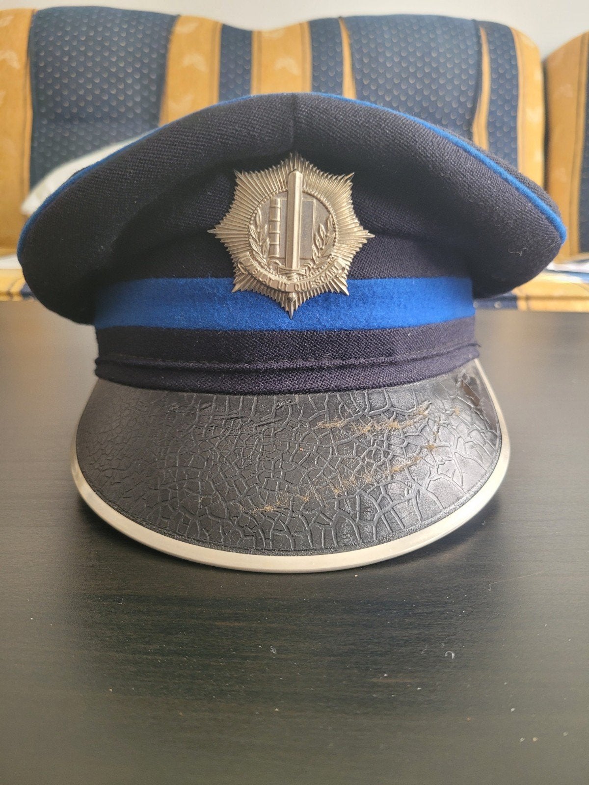 Képi de l'ancienne police municipale Néerlandaise, Enlèvement
