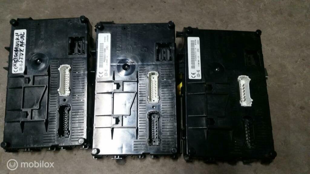 Zekeringskast Renault Clio II 8200207134a 8200234046  uch-n3, Renault, Ophalen of Verzenden, Gereviseerd, Renault