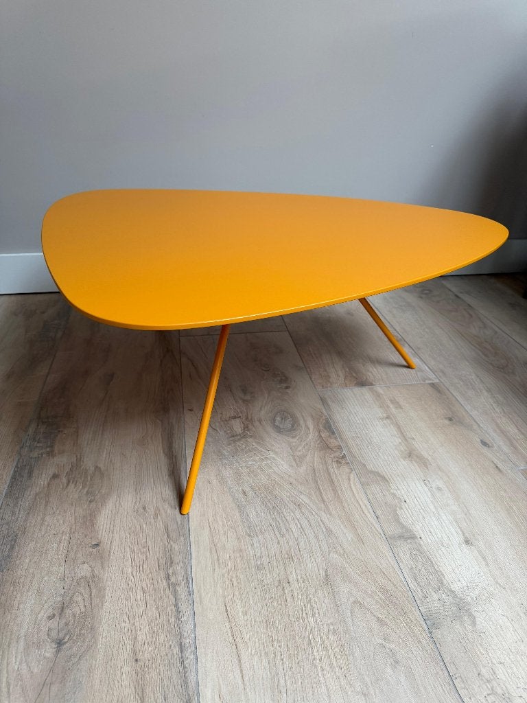 Leolux Liliom salontafel – geel – als nieuw, Ophalen, 100 tot 150 cm, Overige materialen, 50 tot 100 cm