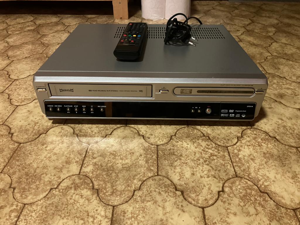Magnum dvd-vcr 3300 vhs/dvd combi recorder, Audio, Tv en Foto, Videospelers, Ophalen of Verzenden, Zo goed als nieuw