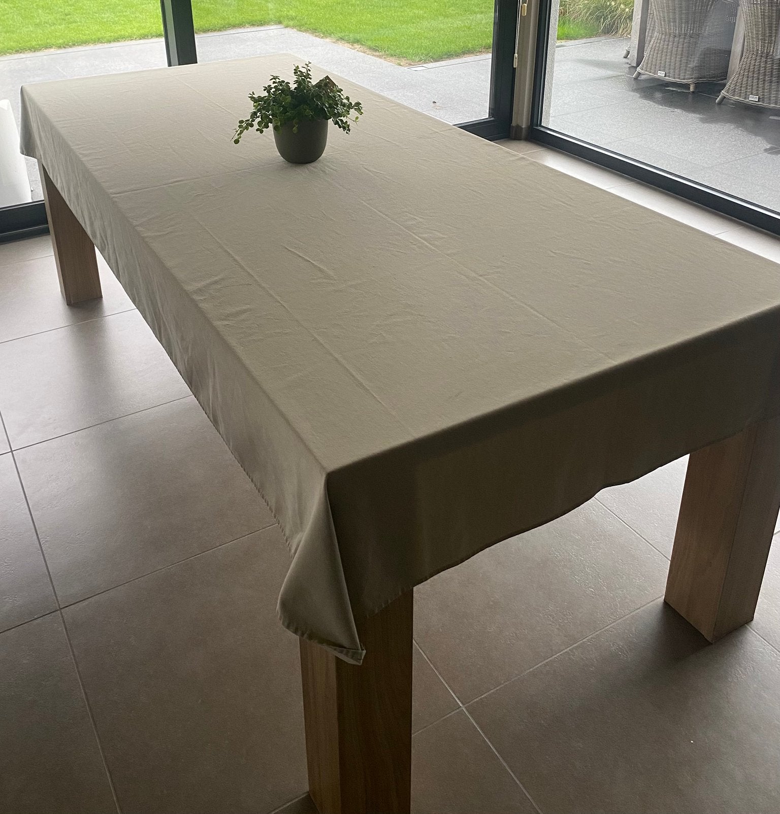 Eetplaats tafel en dressoir — GRATIS op te halen, Enlèvement, Utilisé, 6 à 8 chaises