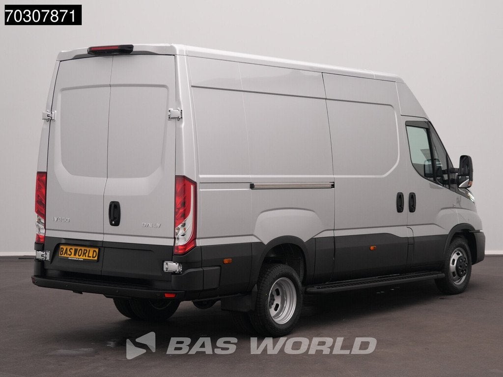Iveco Daily 35C21 3.0L Automaat Blackl Edition 210PK L2H2 AC, Auto's, Stof, Euro 6, 4 cilinders, Iveco
