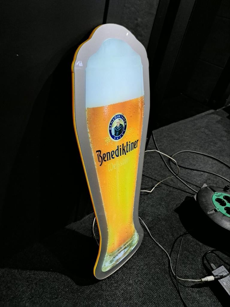 Publicité lumineuse : la bière Benediktiner est nouvelle !, Enlèvement ou Envoi