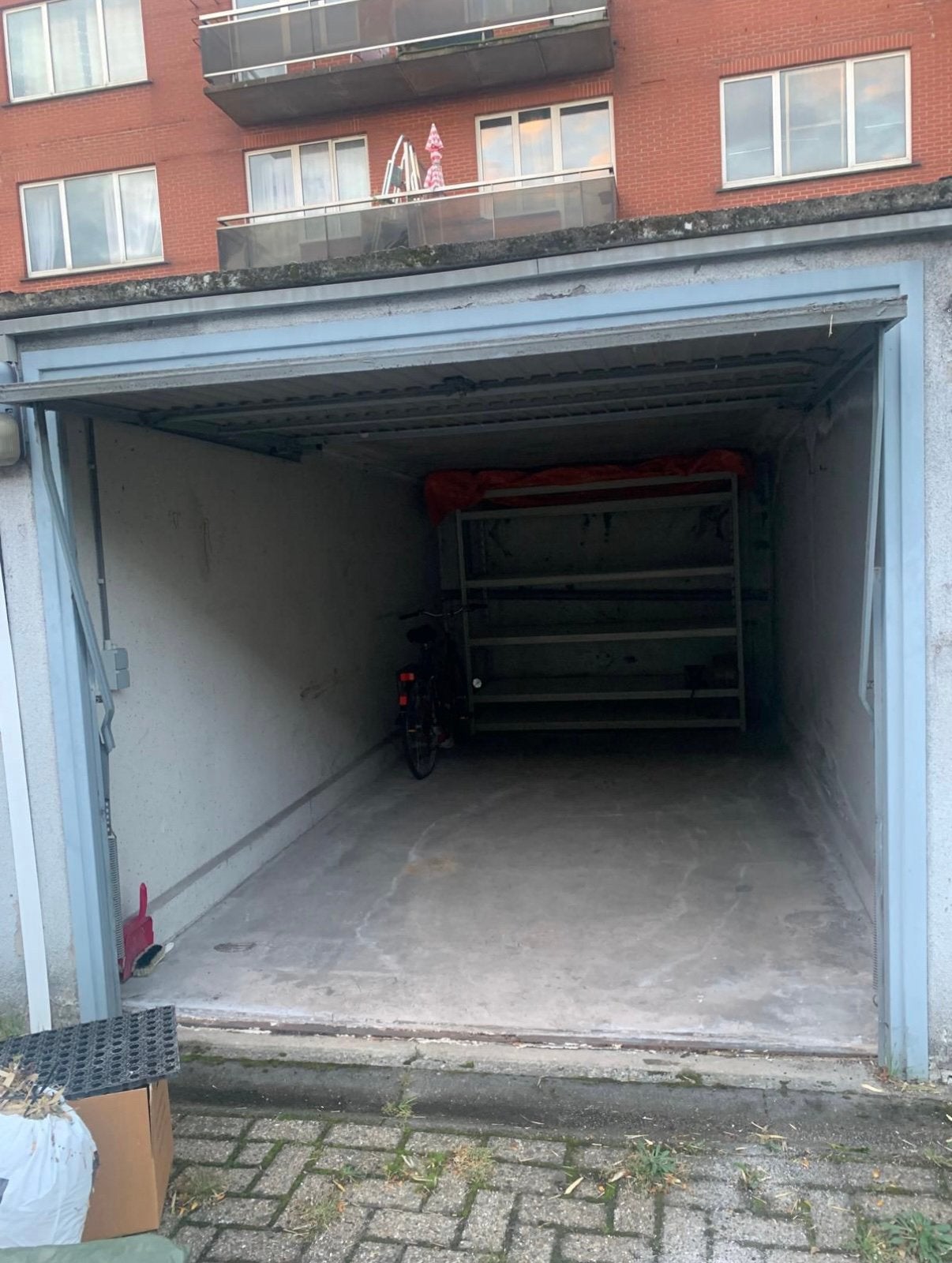 Garagebox te koop ligging in Merksem.