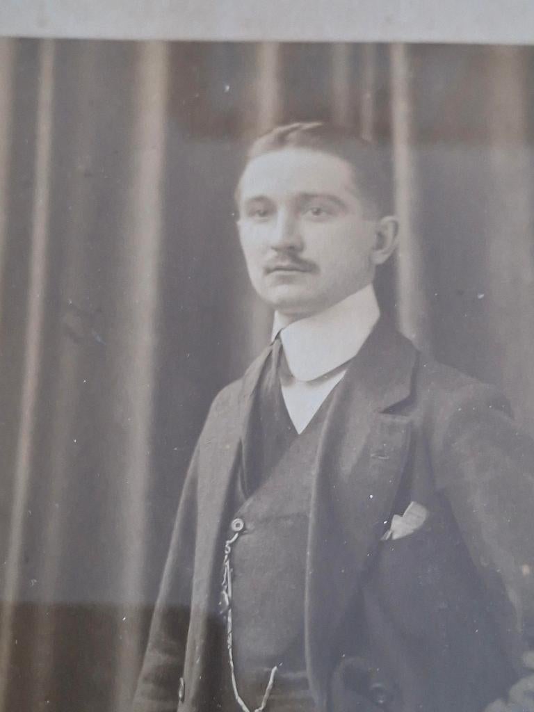 Oude foto van fotograaf  Hasselt, Foto, Klederdracht, Ophalen of Verzenden, Zo goed als nieuw