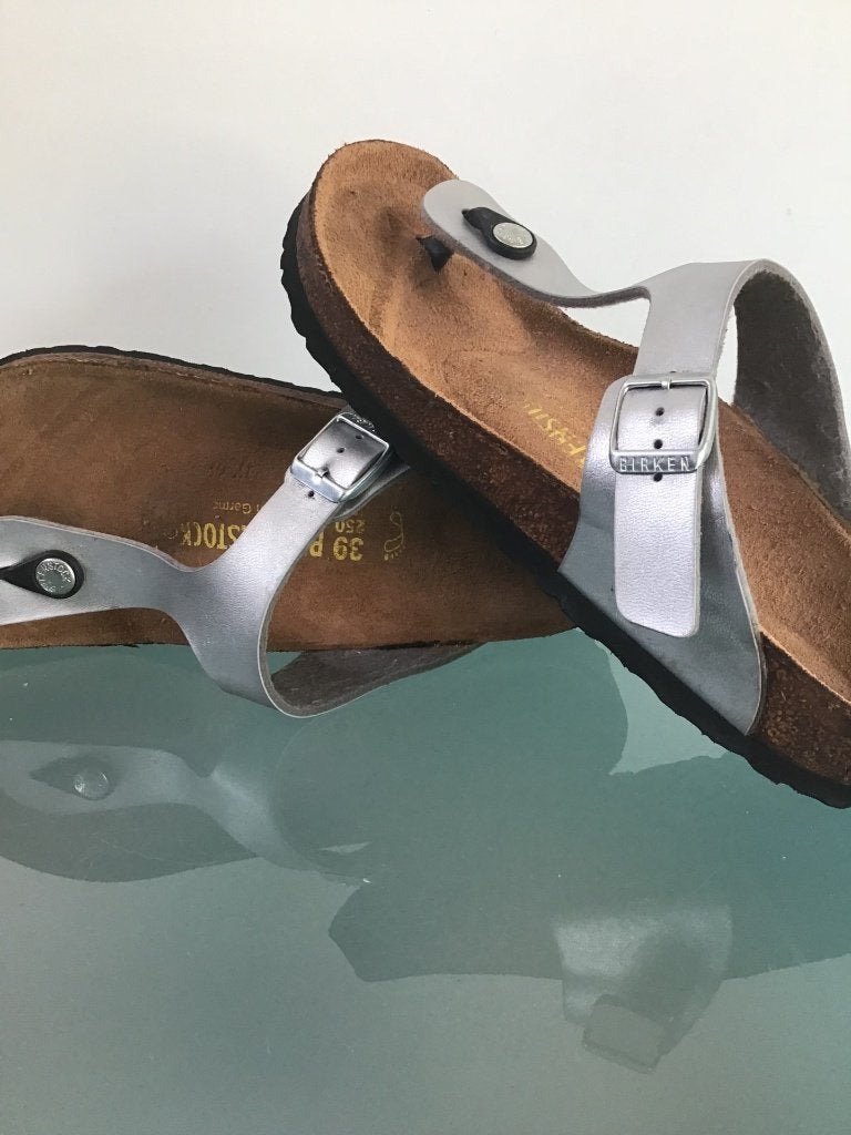 Birkenstock 39 Gizeh | zilveren slippers | Gratis verzenden, Kleding | Dames, Slippers, Overige kleuren, Verzenden, Zo goed als nieuw