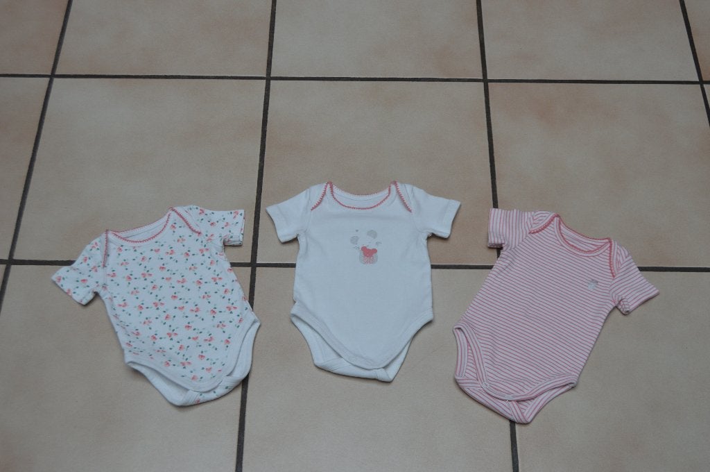 Bébé fille Lot de 3 body "OBAÏBI" T53cm ou 0/1M comme NEUFS!, Enfants & Bébés, Vêtements de bébé | Taille 56, Enlèvement ou Envoi