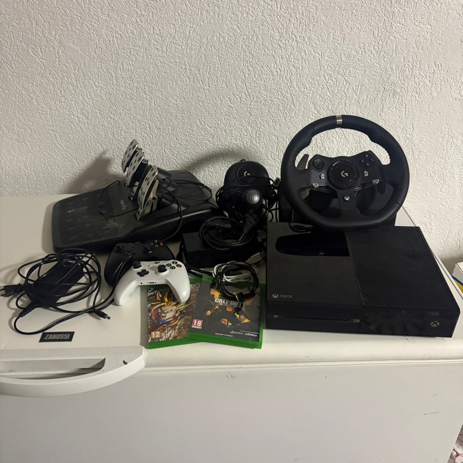 Xbox one en logitech,shifter, spellen enz, Games en Spelcomputers, Ophalen, Met games, Xbox One, Met 2 controllers