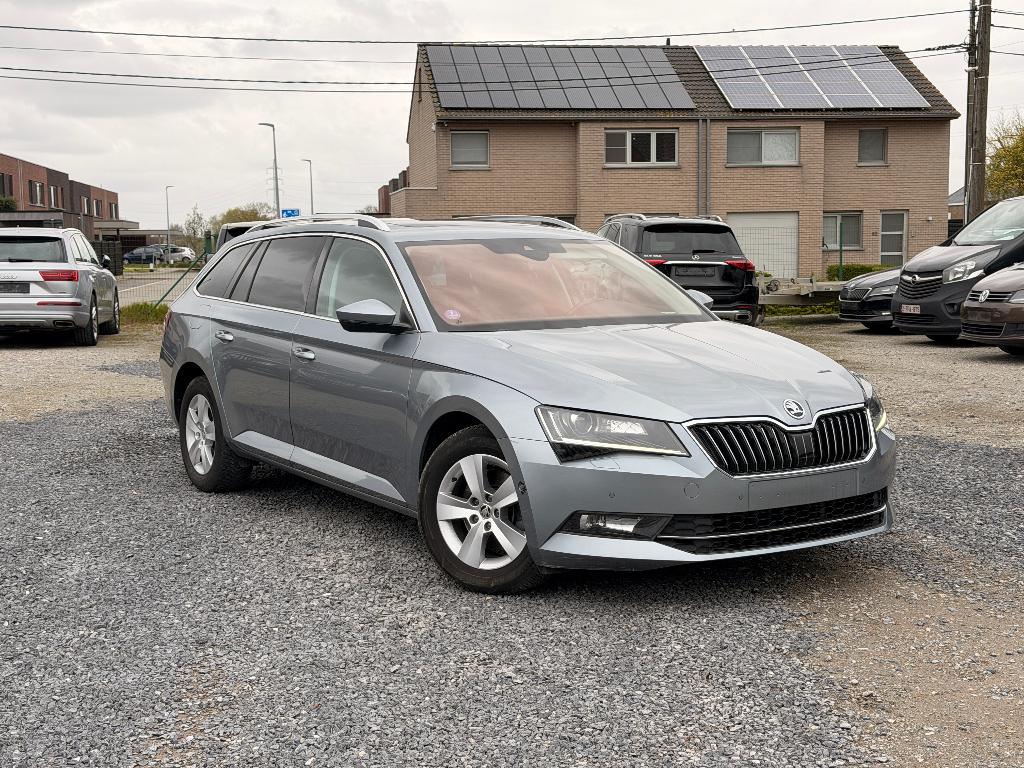 Skoda Superb 1.5 TSI Automaat, 4 cilinders, Blauw, Lichtsensor, Leder