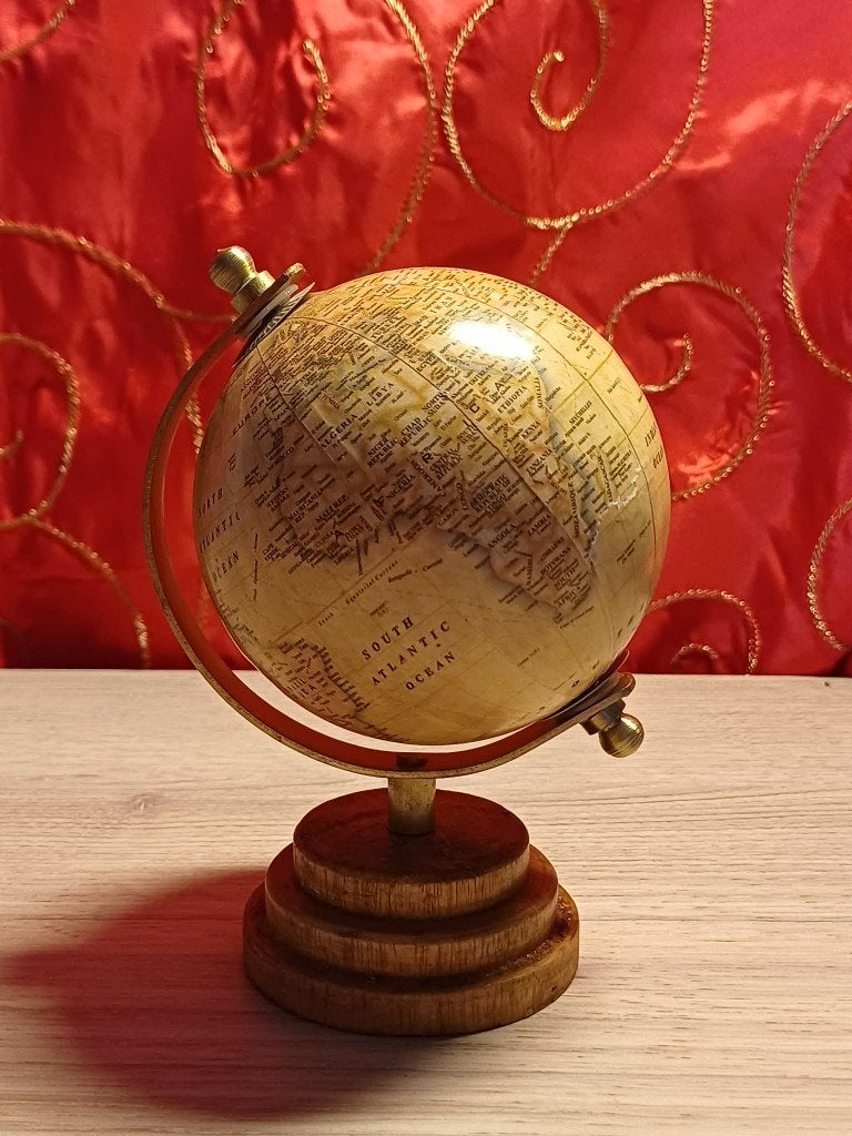Mini globe terrestre vintage sur socle en bois  16 cm, 16 cm, Rotatif, Globe terrestre antique, Comme neuf