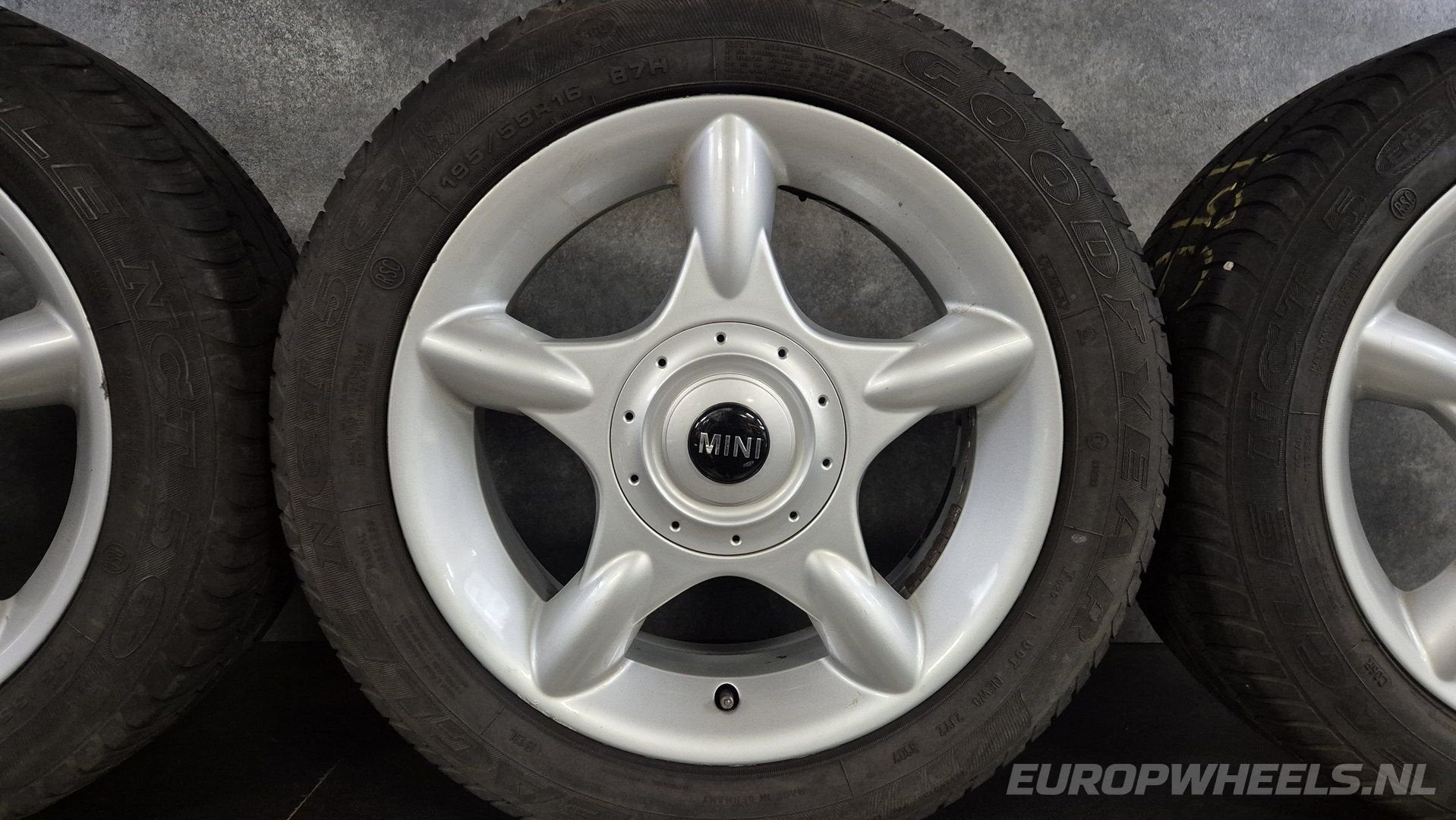 16 inch Mini velgen Cooper One Clubman R55 R56 zomerbanden, Autos : Pièces & Accessoires, Pneus et Jantes, 16 pouces, Véhicule de tourisme