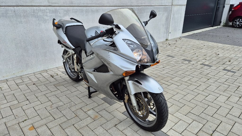 HONDA VFR 800 VTEC weinig kilometers, 4 cilinders, Motorrijbewijs A, Gebruikt, Particulier