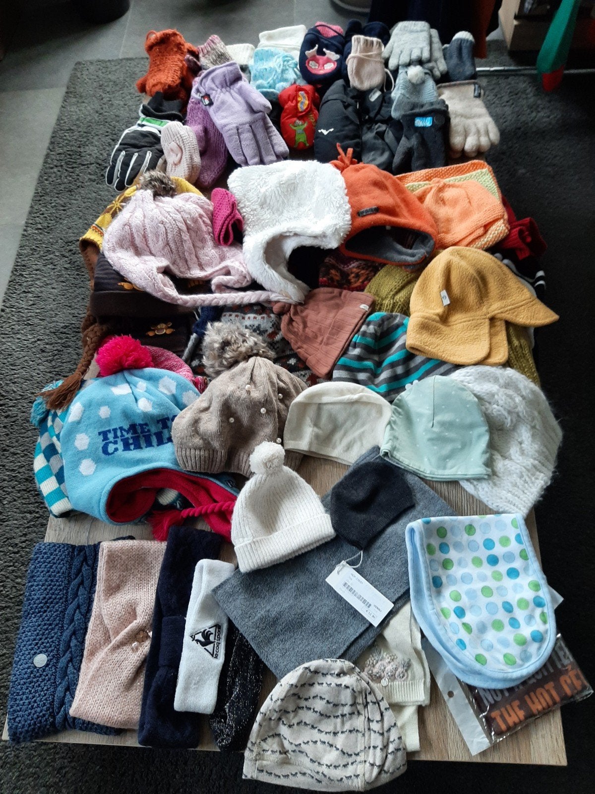 62 sjaals , handschoenen , mutsen kinderen 35€, Kinderen en Baby's, Ophalen of Verzenden, Zo goed als nieuw, Handschoenen