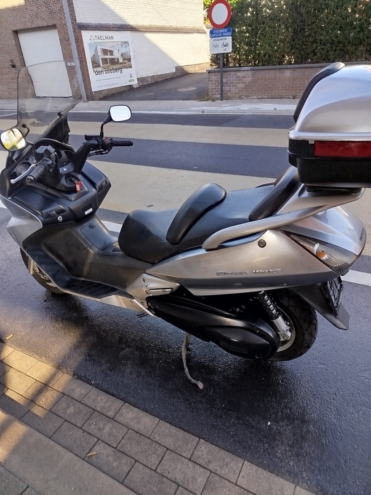 Honda silverwing 600 cc 2008, Motos, Particulier