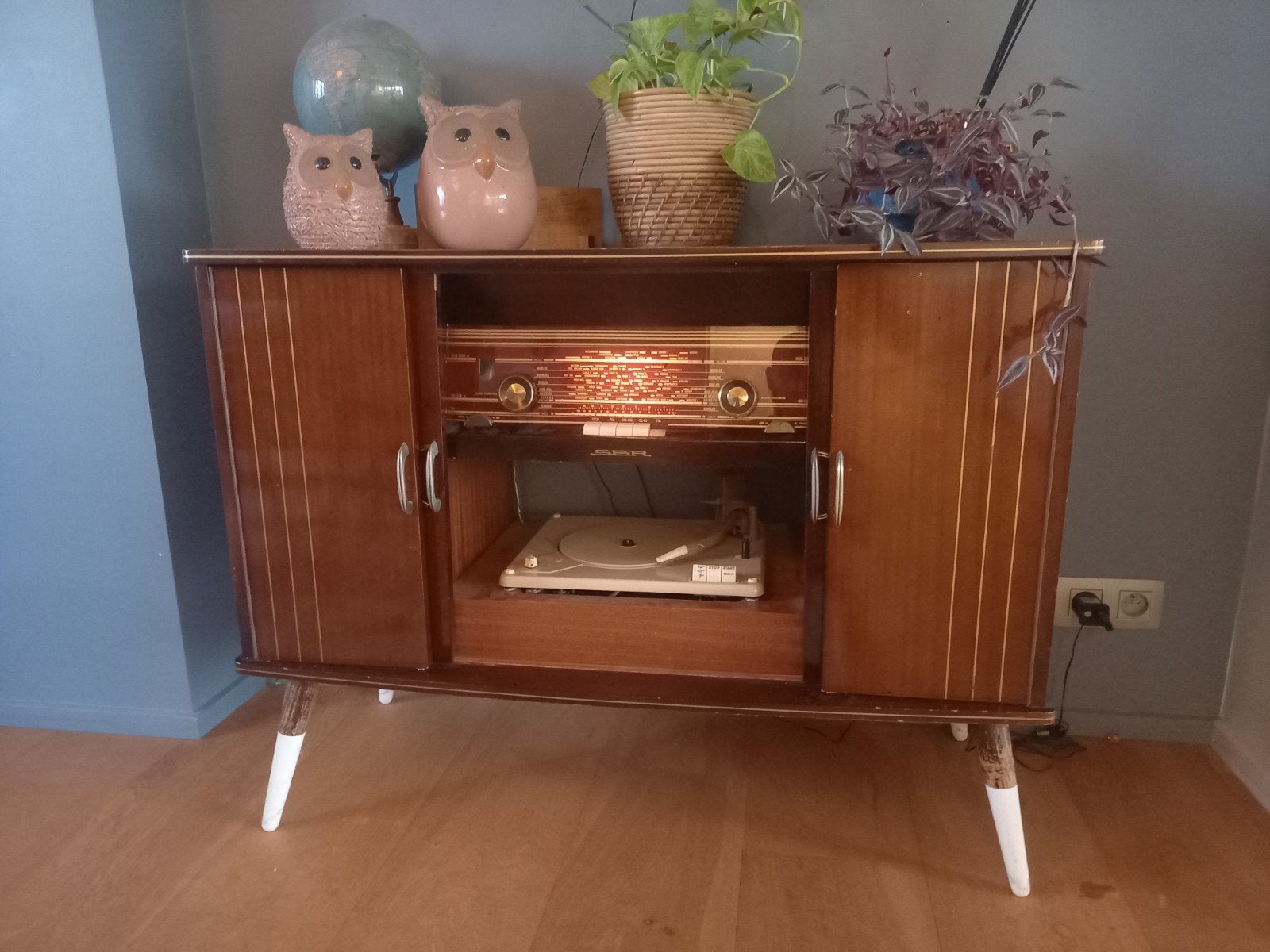 SBR M62 radio en platenspelerkast, Ophalen