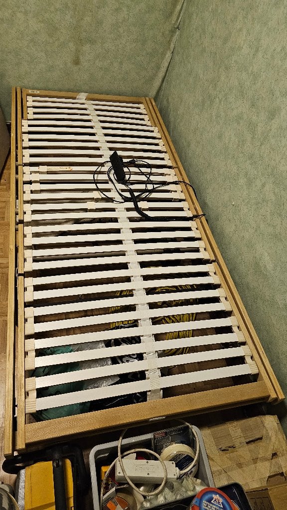 Elektrisch 1 persoonsbed met matras in prima staat, Huis en Inrichting, Slaapkamer | Bedden, Ophalen, Overige materialen, Verstelbaar