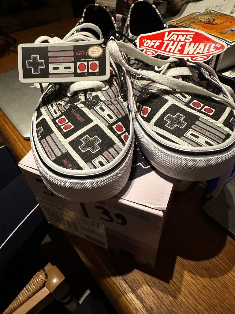 Nieuwe vans nintendo collectors item MAAT 39, Ophalen, Overige kleuren, Nieuw, Sneakers