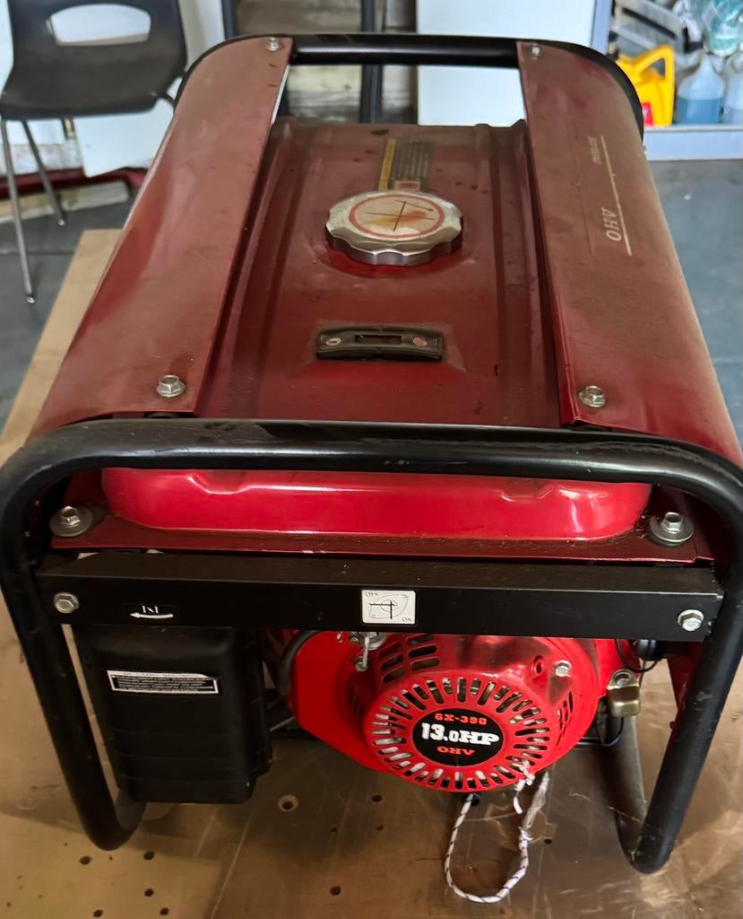 Generator model OHV EM5500 CXE, Doe-het-zelf en Bouw, Aggregaten, Gebruikt, Benzine, 5 tot 10 kVA, Elektrisch startend, Ophalen