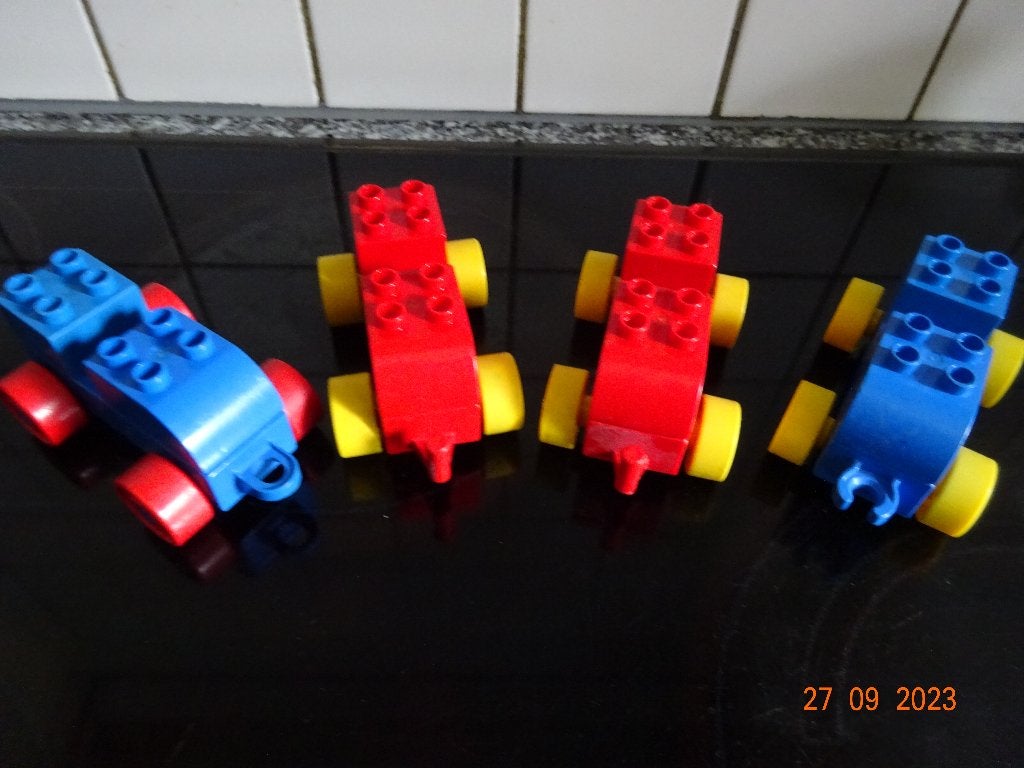 duplo, leuk set van 4 autootjes in 2 verschillende kleuren, Kinderen en Baby's, Ophalen of Verzenden, Meerdere sets, Duplo