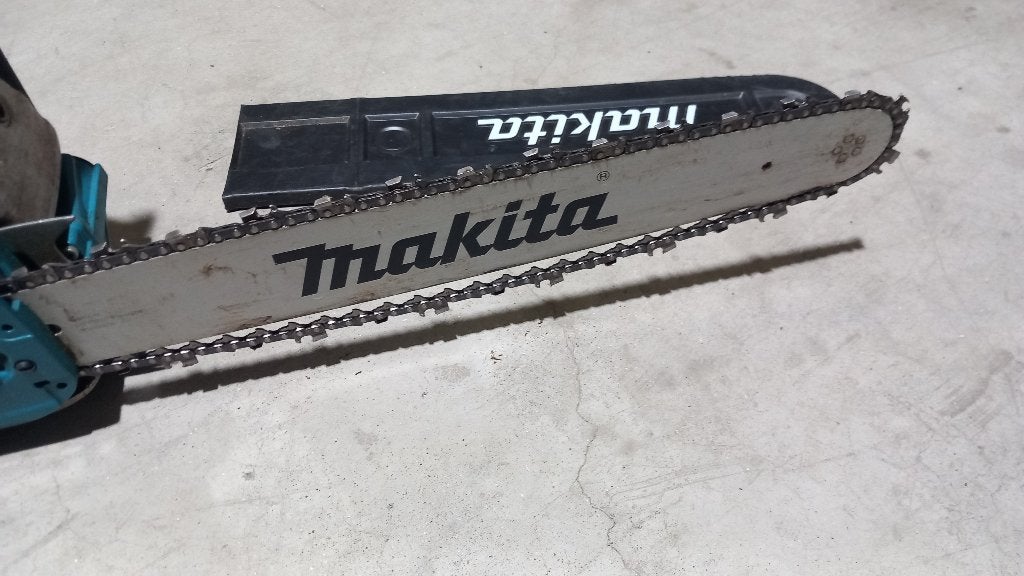 Makita kettingzaag., Makita., Tronçonneuse, 70 mm ou plus, Enlèvement