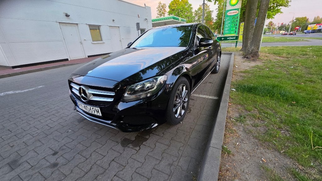 Je vends une Mercedes W205 1.6 diesel, Autos, Euro 6, Boîte manuelle, Noir, 5 portes