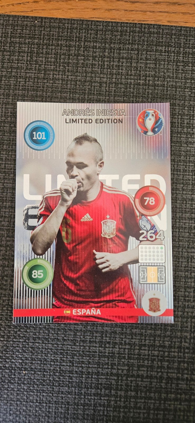 Panini xl adrenalyn Andrés Iniesta limited edition, Hobby en Vrije tijd, Stickers en Plaatjes, Ophalen of Verzenden, Zo goed als nieuw