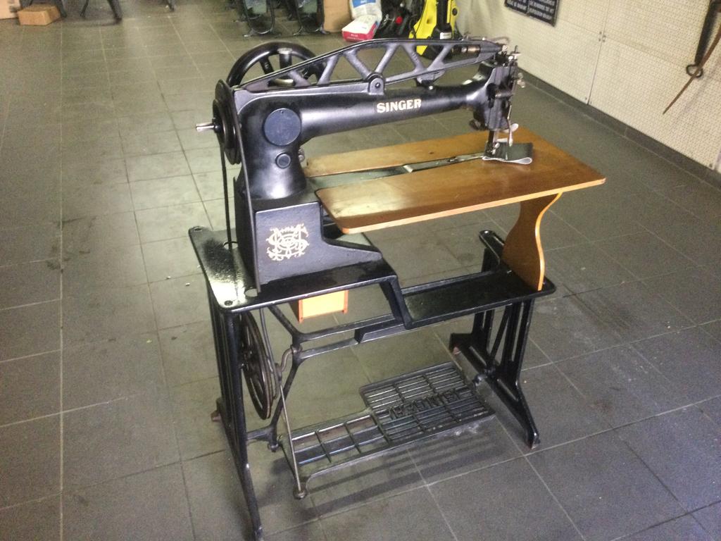 Oude Singer leer stikmachine  29 K 73, Antiek en Kunst, Antiek | Gereedschap en Instrumenten, Ophalen