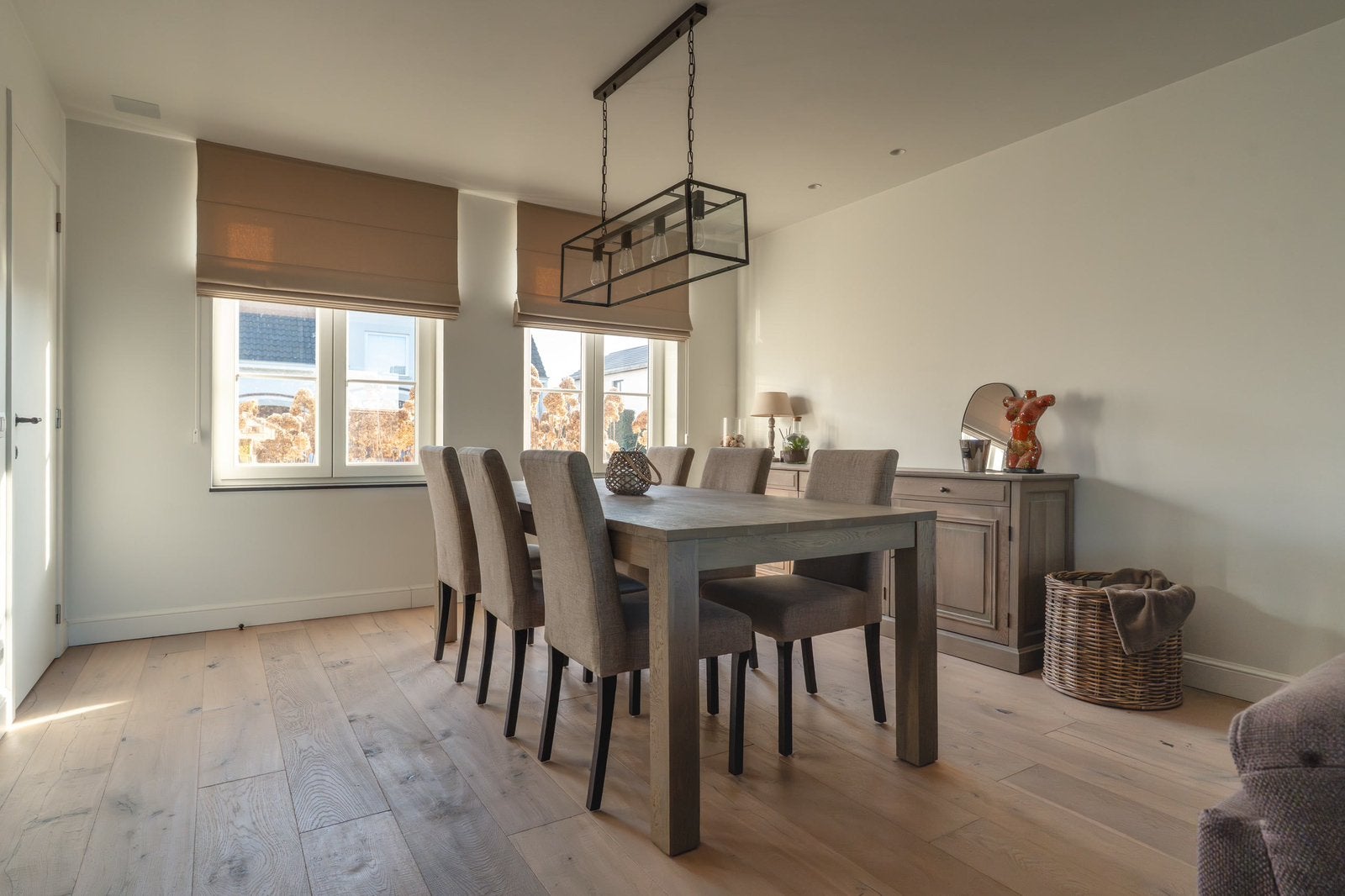 Eetplaats: tafel, stoelen en dressoir, Ophalen, Zo goed als nieuw
