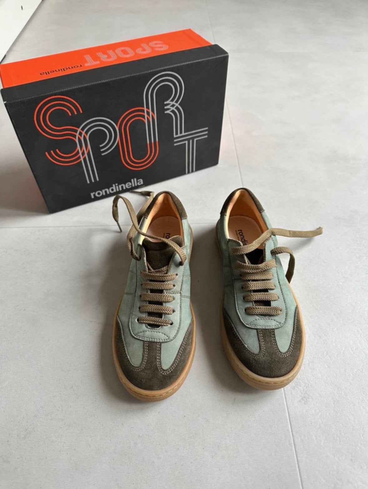 Lage schoenen sneakers Rondinella, Ophalen, Nieuw
