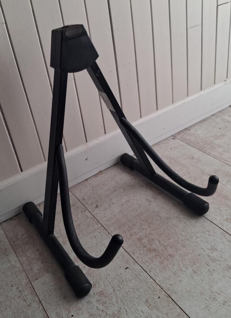 Statief voor gitaar, Ophalen