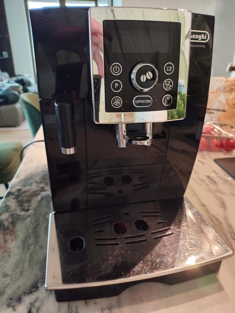 Delonghi volautomatische koffiemachine verse bonen espresso, Elektronische apparatuur, Ophalen, Koffiemachine