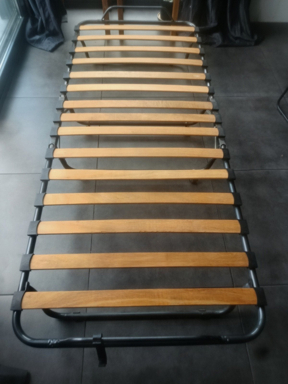 Opvouwbaar bed, Huis en Inrichting, Ophalen, Matras