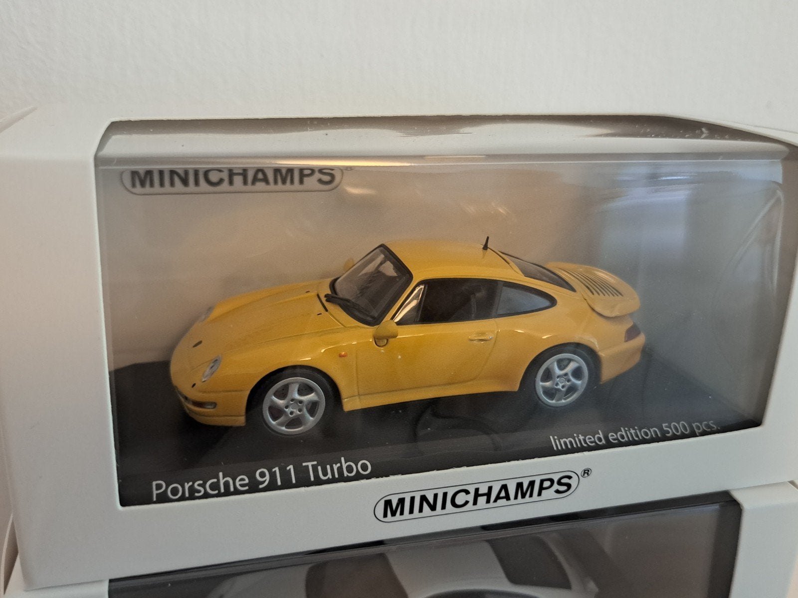 PORSCHE 993 TURBO GEEL 1/43 MINICHAMPS NIEUW, Hobby en Vrije tijd, Ophalen of Verzenden, Nieuw, 1:32 tot 1:50, Auto