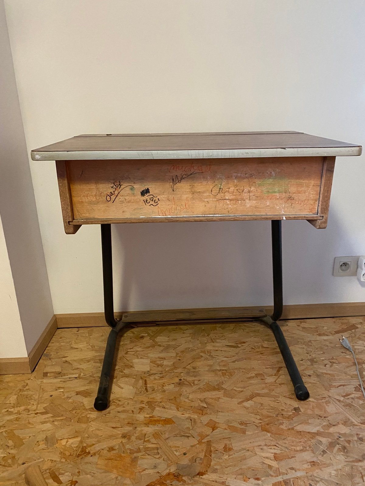 Vintage lessenaar / bureau, Huis en Inrichting, Bureaus, Vintage, Ophalen, Gebruikt, Schoolbureau