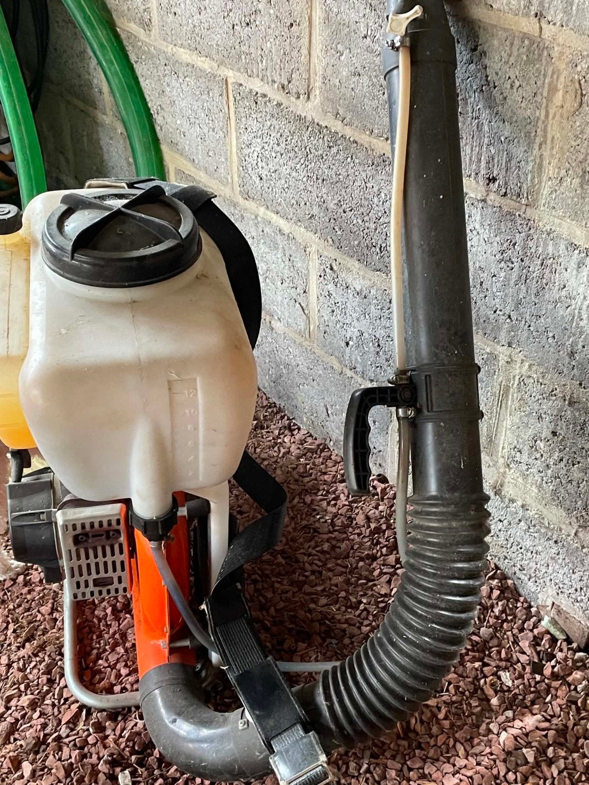 Rugsproeier met benzinemotor, Ophalen