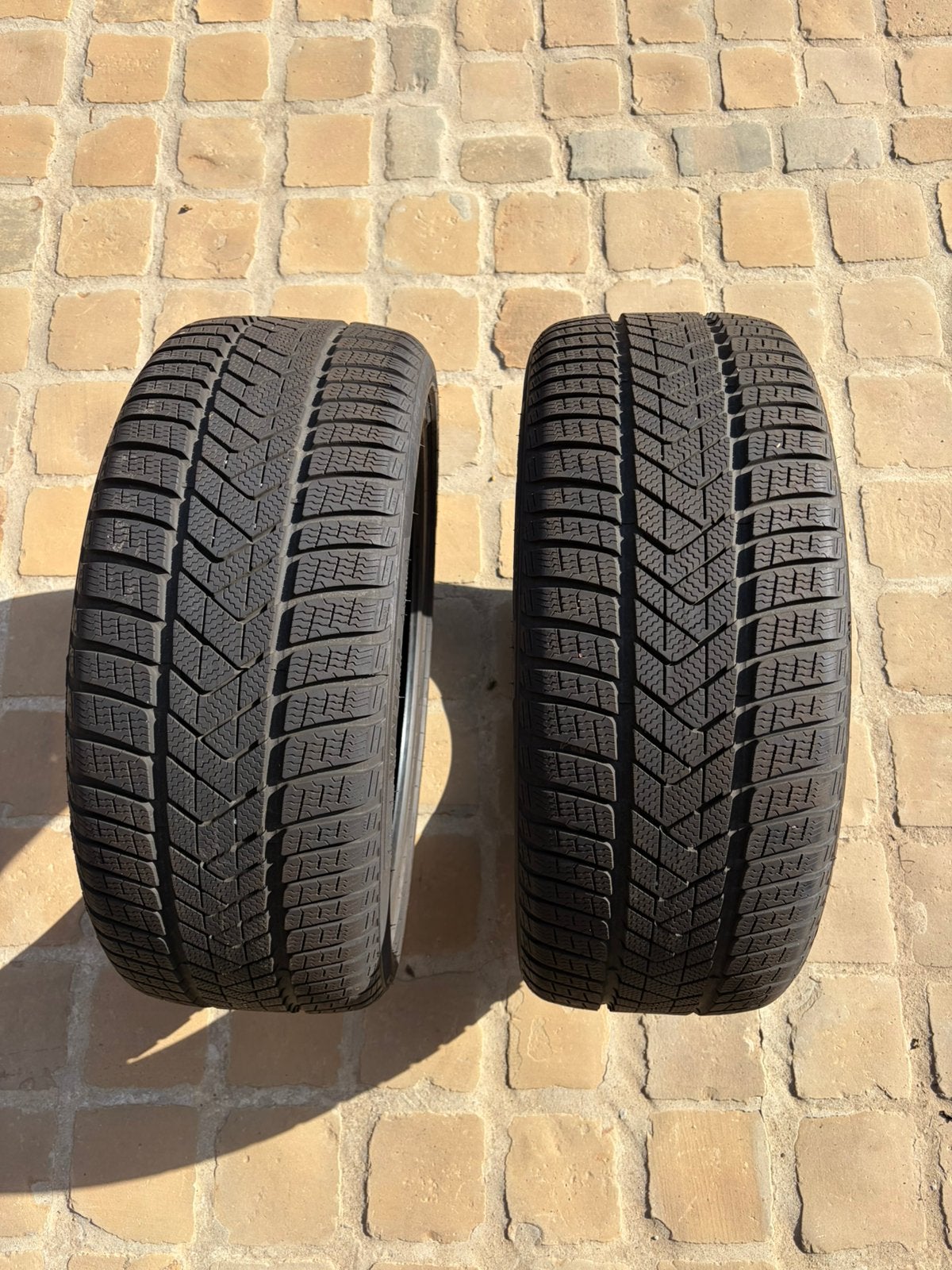2x Pirelli Winter Sottozero 3 – 255/35R21 98W – Tesla T0, Auto-onderdelen, Ophalen, Winterbanden, Band(en)