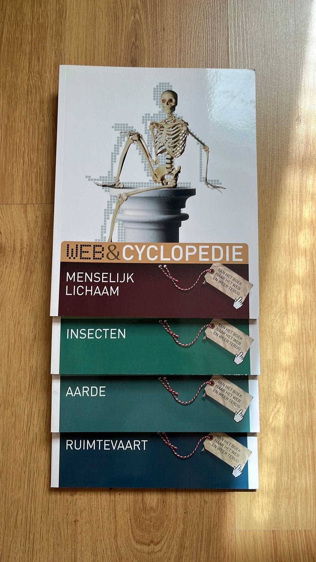 Menselijk lichaam - insecten - aarde - ruimtevaart, Boeken, Ophalen of Verzenden, Zo goed als nieuw