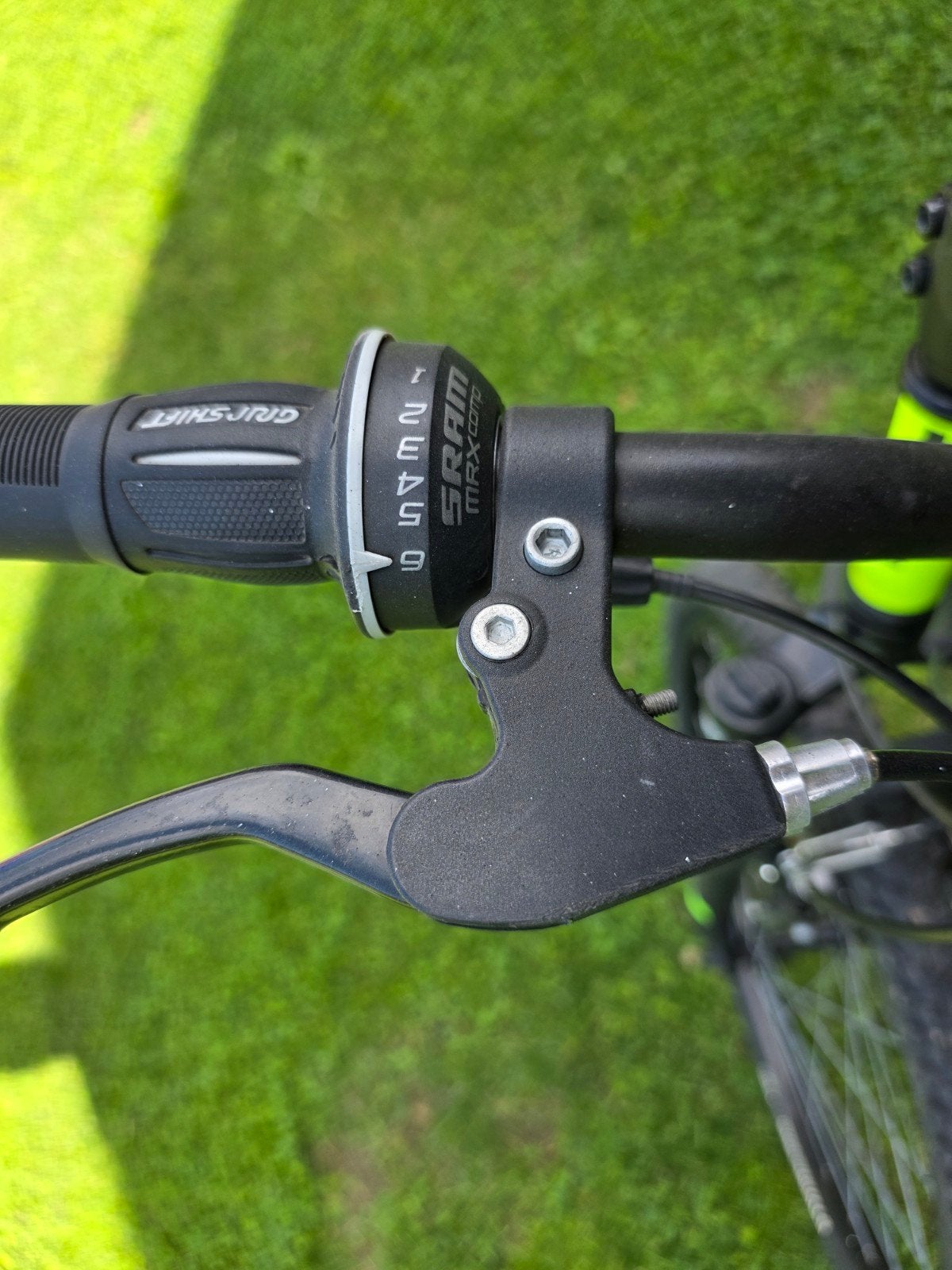 Velo, Fietsen en Brommers
