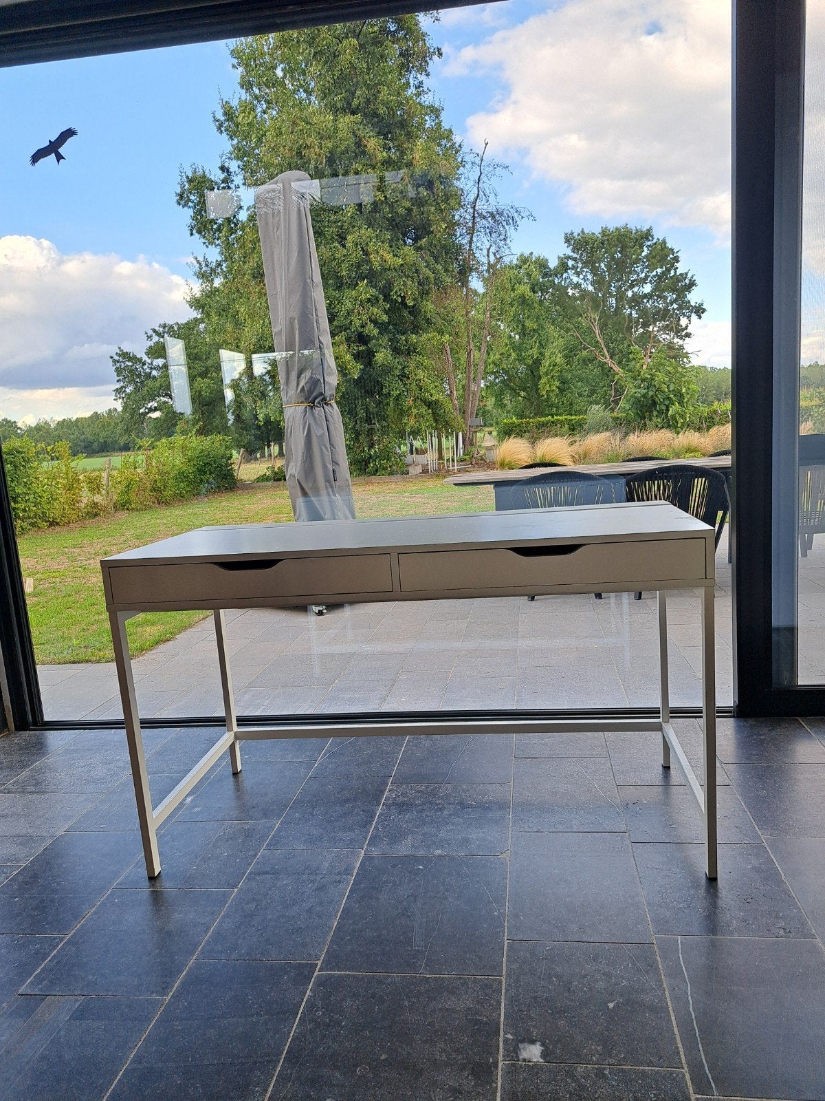 bureau ikea alex, Ophalen, 132 cm, Kabelgoot, Zo goed als nieuw