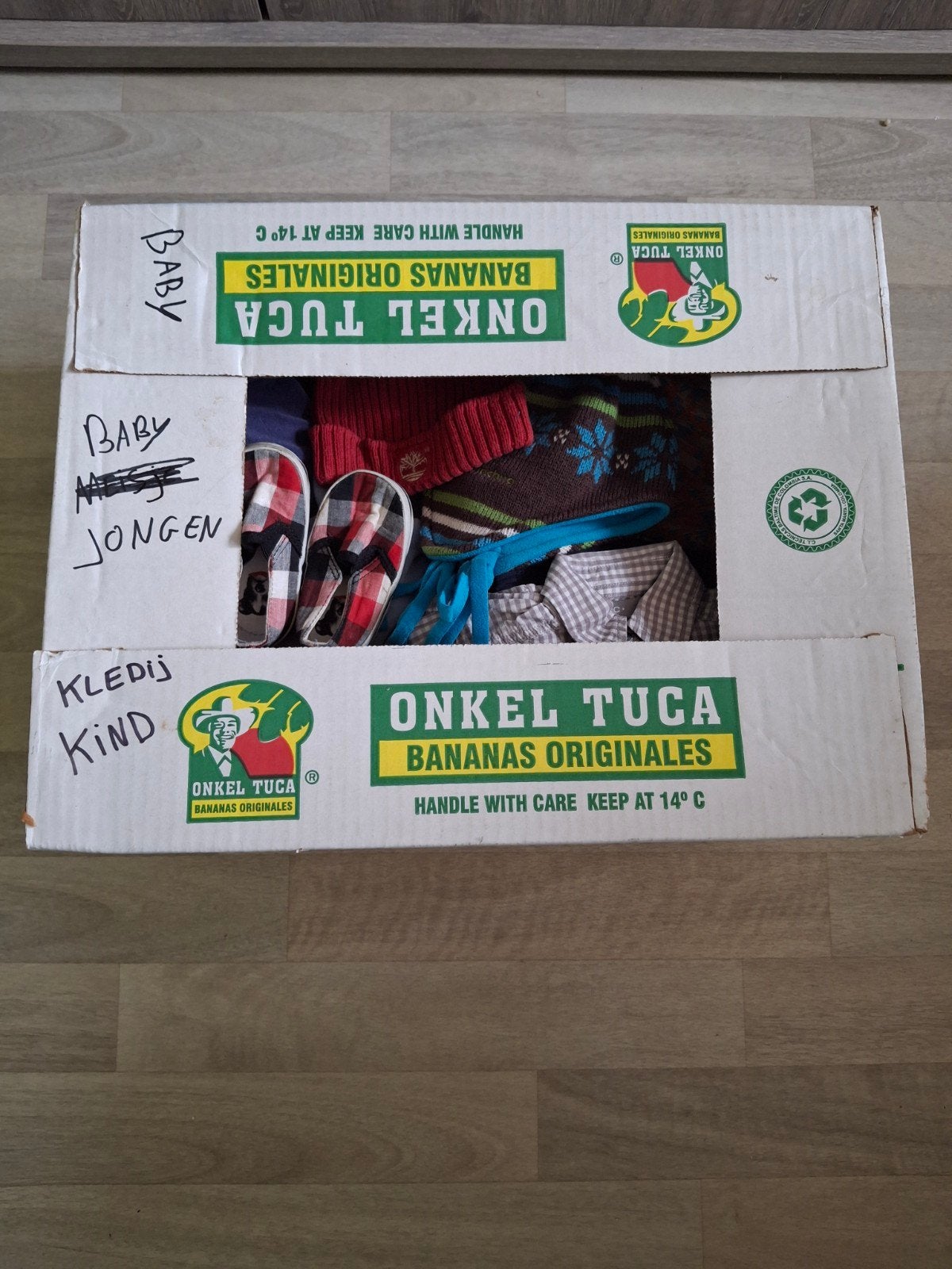 Bananendoos babykledij jongen 0-6 maanden, Ophalen, Gebruikt