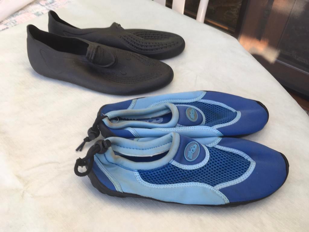 Chaussures d'eau - pointure 39 et pointure 42/43, Sports nautiques & Bateaux, Vêtements nautiques, Enlèvement, Femme ou Homme